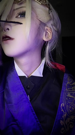 Defiled Queen Cosplay: Explore Vil's Stunning Transformation