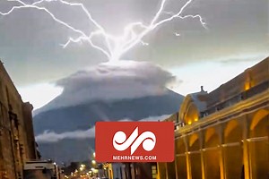 VIDEO: Moment when lightning strikes Volcano in Guatemala