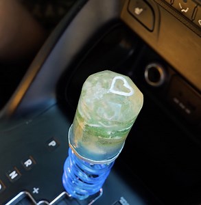 1.3M views · 2.3K reactions | Matériel de voiture FAIT MAISON à partir d'époxy et de plastique recyclé ! | BRICO ADOS | Facebook