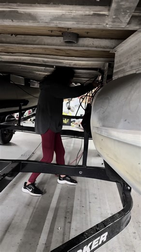 Current situation on a pontoon install. #logansportmarina #pontoon #livescope #boat #fishing