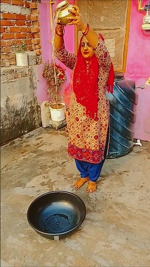 How to offer water to Sun God #viralvideo #viralreels #youtube #bhakti #😱🌅