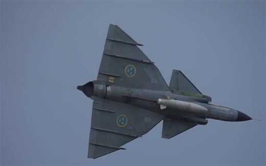 萨博（SAAB） SK37 “雷”式双座教练型在2018年挪威斯托尔航空展上的表演