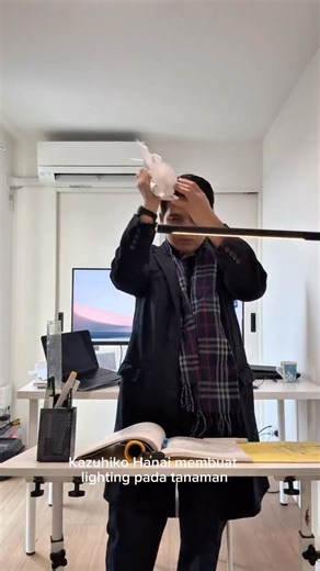 Zurnalis on Instagram: "Arsitektur Lighting adalah dasar dari ilmu rendering. Tanpa pemahaman cahaya yang benar, render hanya akan terlihat terang—bukan terasa sebagai ruang arsitektur. Di kelas Arsitektur Lighting & Arsitek Bisa Render, kita tidak hanya belajar software, tapi cara berpikir pencahayaan: bagaimana cahaya bekerja, bagaimana ia membentuk ruang, material, bayangan, refleksi, dan suasana. Inilah fondasi agar hasil render masuk akal secara arsitektural dan sesuai kebutuhan klien. Mate