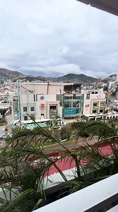 Imágenes del Hotel Emporio en #Acapulco. Anuncia a sus huéspedes que probablemente deberán quedarse 2 días aún en el hotel hasta que hayan acciones de rescate por parte de autoridades, ya que no hay salida terrestre ni aérea. Vía William Travel #FuerzaGuerrero | SkyAlert Storm