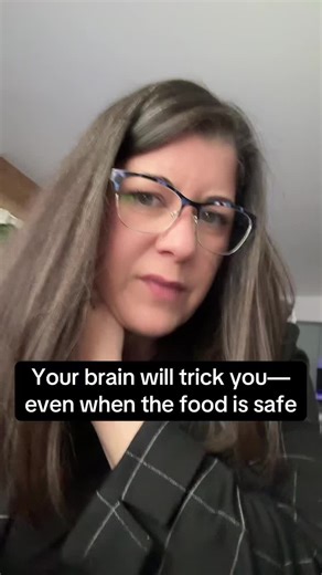 Food trauma trains your brain to fear food — even when it’s safe. But you can rewire it #gastroparesis #chronicillness #digestivehealth #chronicgiissues #eatwithoutfear