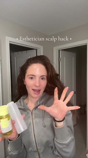 PART 4654 SKIN GIRL SCALP HACK #estheticiantiktok #scalpcare #skinhealth #longhair #haircare #thickhairproblems #momtiktok