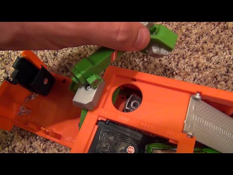 Matchbox Pop Up Junk Yard Playset - Unboxing and Demonstration