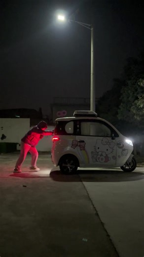 It’s difficult to park here; I managed to squeeze the car in. Having a small car has its advantages.#tricycle #minicar #electriccar #campinglife #limousine #outdoors #relax #campling #fyp