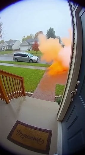 Porch Pirate Triggers Dye Pack Explosion — Doorbell Camera