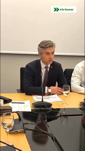 Jeigu kas nors iki šiol dar tikėjosi, kad Lietuvos užsienio politika turi aiškią kryptį ir strategiją, pastarieji komentarai verčia tuo suabejoti. Sprendžiant iš atsakymų, diplomatiniai sprendimai dažnai grindžiami ne ilgalaike vizija, o vadinamuoju „verslo lankstumu“ — esą verslas kaip nors prisitaikys. Tai kelia klausimų ne tik dėl planavimo, bet ir dėl atsakomybės už priimamų sprendimų pasekmes. Autorius teigia, kad norėjo išgirsti konkrečius skaičius, kurie parodytų, ar ministras supranta pr