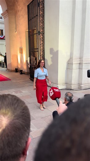 Llegada de Camila Vallejo a La Moneda