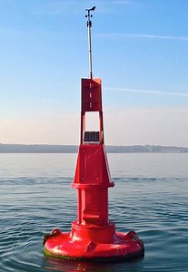 Windguru GSM station is our latest model for remote places. It could be installed with any lateral marks in the sea for the perfect measurements. All it needs is GSM signal and just a little bit of sun. Fixed lateral marks are the best for measurements of both wind speed and direction. Windguru Station GSM has been already used for the live wind and forecast of the AC race course in Portsmouth and Toulon. Windguru is a technical partner of Groupama Team France and live wind & forecast provider f