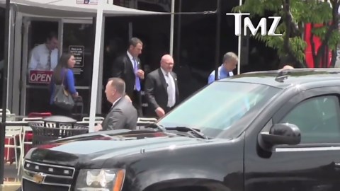 President Obama's Burger Run -- Secret Service Left Holding the Doggie Bag (VIDEO)