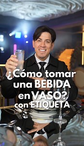 1.6M views · 84K reactions | 壟 ¿Cómo tomar una bebida en vaso con...
