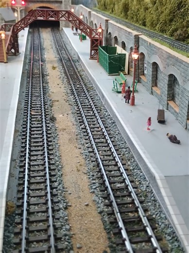 Bachmann Sound fitted Class 24 and Triang Class 37 at Little Snoring. #triang #modelrailway #modeltrains