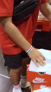 Comprando tenis a precio “STEAL” en @Sneaker Con 😅🤝🏼 #sneakerhead #wegotkickspr #foryou #foryoupage | Jorge Andrés