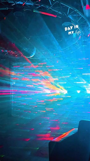 4.5K views · 75 reactions | 6x 5W movinghead lasers led halo grating wheel rotating 3000euro #lasershow #movinghead | Rgb Laser Verkoop Lasershow | Facebook