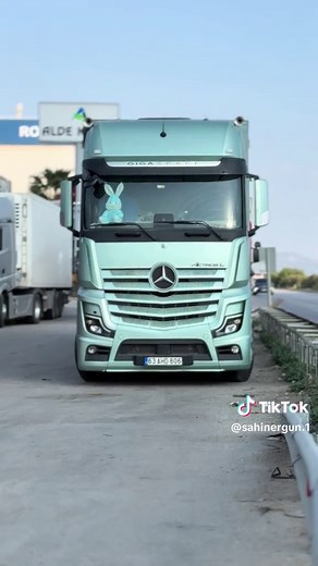 Explore Mercedes Actros Features and Performance