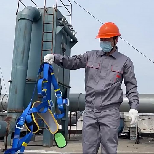 Wearing a Full Body Safety Harness (FBSH) correctly is crucial for safety in construction, maintenance, and other high-risk jobs. Follow these steps to properly wear an FBSH: 1. Inspect the Harness Before wearing the harness, check for: Any cuts, frays, or damage on the straps Proper stitching and secure buckles Functionality of D-rings and lanyard connections 2. Hold the Harness Properly Pick up the harness by the Dorsal D-ring (back D-ring) and let the straps hang freely. Make sure the straps 