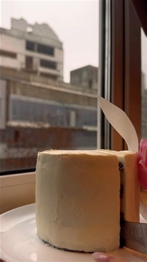 Almond cake with pistachio ganache and raspberry cream🕊️🤍