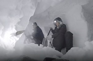 Video: Surviving a Blizzard in a Snow Cave Shelter