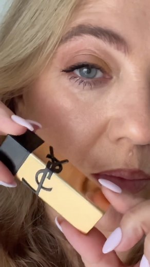 58 comments | Here's how to Over Line your top lip for that full on...