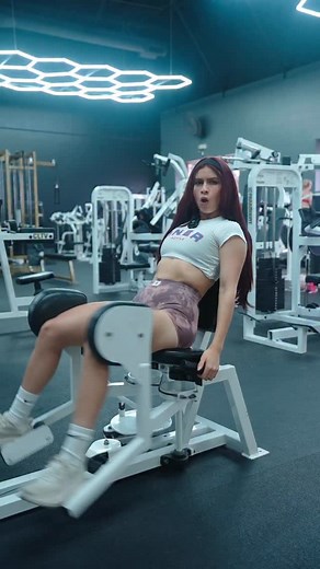 ¿No te crecen los glúteos? 🍑🔥 Prueba hacer tus aducciones así y siente la diferencia. | April Barron