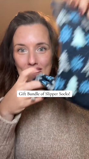 🎄Just unwrapped the cutest holiday socks ever and I’m obsessed! 🧦 This set of 3 cozy socks comes in adorable ornament-style boxes, making them perfect for gifting or hanging on the tree. 🎁✨ 😍Super soft and snuggly (Cotton) , they keep your feet warm and comfy while you lounge, brunch, or open presents. 👣One size fits most women (shoe sizes 5–9) , so they’re cozy without being tight. 🌟No wrapping needed — just hang or place under the tree for instant festive charm! 🎉🧦 Perfect for family p