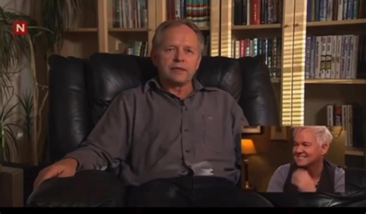 Å herregud🙈😂🙈…. Sjelden jeg sier ja til å være med på tv program som gjest, men når Eckbo og gjengen spurte kunne jeg ikke ikke si nei pga de lovet å vise meg «1 innslag med min far» som jeg kun fikk vite ville inneholde «parykker og setningen «toppa heile driten!» Så her er d ifb med min kjære fars 75 års dag🥳 | Kristian Valen