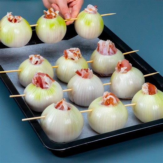 1M views · 4K reactions | I baked meat bags in onions. The result knocked me back! Ingredients: pork chop: 1 kg (2 lb) bacon: 200 g (7.1 oz) salt: 5 g (0.2 oz) black pepper: 5 g (0.2 oz) mustard: 50 g (1.8 oz) cheese: 200 g (7.1 oz) pickled cucumbers: 3 pc onion: 12 pc | Appetizing.tv | Facebook