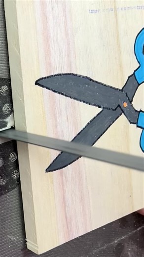 Holiday Woodworking: Oddly Satisfying Bandsaw Oni Mask