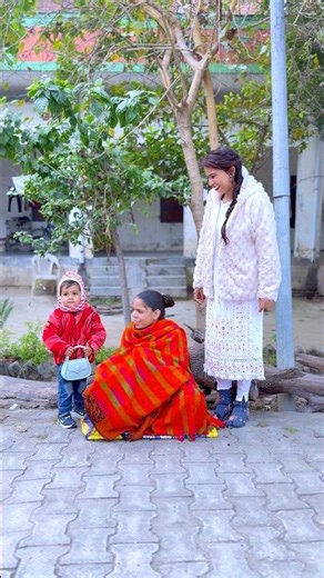 Devanshi ne ki winter me help 😲❤️ #shorts #ytshorts #foryou #winter #trending #viralvideo