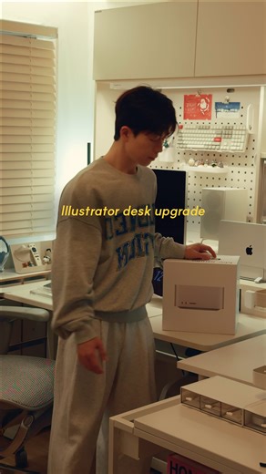 배성규 on Instagram: "Unboxing M4 Max Mac Studio @apple 일러스트레이터의 책상 업데이트 • #macstudio #apple #computer #desksetup #tech #맥스튜디오 #데스크테리어 #데스크셋업"