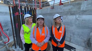 Great to see the new Fremantle Traffic Bridge construction up close today. The engineering involved is incredible. We’re building the new bridge around the existing bridge while it remains operational. We’ll still need to shut the bridge for up to 12 months from early 2026 to finish the new structure. You can see what’s planned for the road network during the shut and take part in our community survey at the below link 👇 https://www.mainroads.wa.gov.au/projects-initiatives/all-projects/metropol