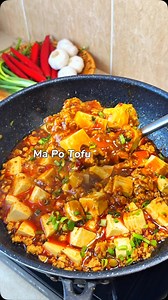 500K views · 88K reactions | ️Ma Po Tofu異 Ingredients : Tofu 1 box Minced chicken 100g Minced garlic Minced ginger Spring onion Spicy bean paste (kalau takde boleh guna taucu ,tambah chilipaste , lee kum kee pun ada guilin style chili sauce terus guna je） salt 1tsp water 300ml corn flour +water #mapotofu #tofurecipes #chinesefood #cookingvideo #recipevideo #foodie #foodasmr #simplerecipe #easyrecipes | teefoodd | Facebook