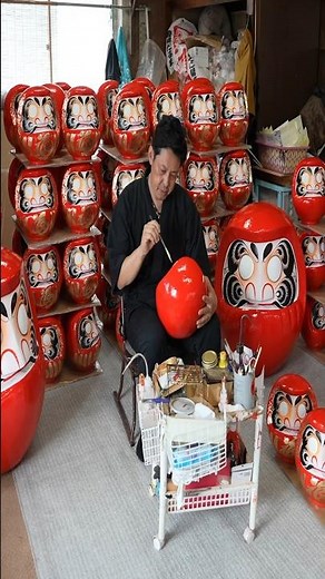 How traditional Japanese dolls Daruma is made. Amazing daruma craftsmen in Japan.