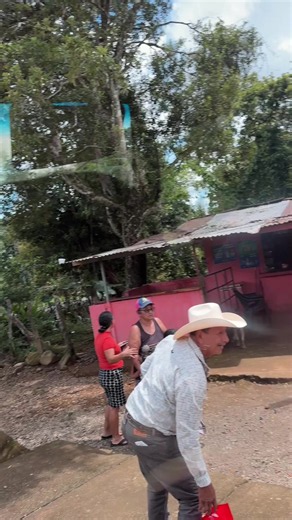 Scary Panama Earthquake: The Lady Praying Behind Me Was Worse!