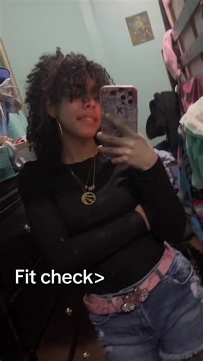 #curlyhair #latina #fy #spanishsongs #fit today’s outfit ate downnnn😝😍