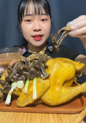 Hết nước chấm với con gà hấp nấm 🤣❤️#huongrungmukbang #gahap