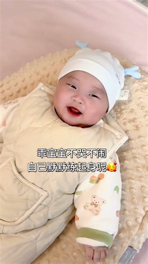 Miracle Mommy: 4-Month-Old Baby Drinks Milk Quietly Without a Cry