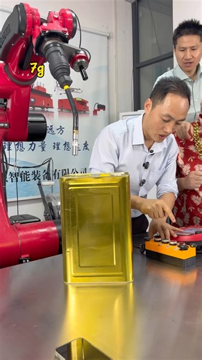 Fu Jack on Instagram: "#borunterobotjack #robot #Stamping #sixaxisrobot robot#borunte #borunterobot #weldingrobot #polishingrobot #palletizingrobot #Spraying robot#Collaborativerobot#Industrialrobot #Program-free spraying robot#Spraying robotse#Jeans Spraying"