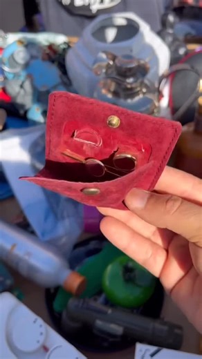 Fathi Vlog on Instagram: "Full video on my youtube channel ‘ Fathi Vlog ‘ or facebook page ‘ Fathi ‘ Link in Bio #brocante #jewerly #italy #antique #marbella"