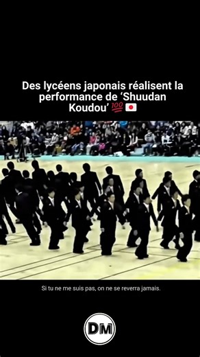 Destination Millionnaire on Instagram: "Shuudan Koudou (集団行動) – L’art japonais de la synchronisation parfaite 🇯🇵✨ Le Shuudan Koudou, ou "action collective", est une discipline japonaise qui transforme la marche en un spectacle de précision et d’harmonie. Il s’agit d’un groupe de personnes se déplaçant en parfaite synchronisation pour créer des formations complexes et impressionnantes. Chaque pas, chaque mouvement est calculé avec exactitude, reflétant un niveau extrême de discipline et de coor