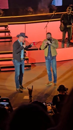 Peyton Manning popped up to sing "Wagon Wheel" with Jordan Davis at his SOLD-OUT Red Rocks concert. 🤠 | Country Now