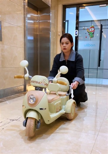 Small motorcycle, can be remote-controlled and self-driving, with large dual driving force#toycar