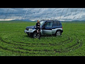CAR STUCK /DIRTY WHEEL SPINING IN THE GRASS WHILE RAINING PAJERO (4x4)