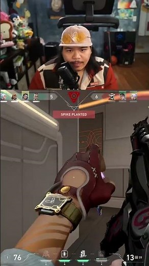 LMAO Its like playing DBD. Poor Clove | #tooxchilly on #Twitch