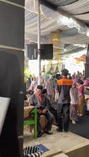 Sepasang remaja jatuh cinta disatu desa KARANG TARUNA🤭🫠 Acara ngunduh mantu mas Bambang dan mba Intan_🥰 semoga menjadi keluarga yang Samawa❤️#mudamudi #berandafypシ #karangtaruna #binaremaja