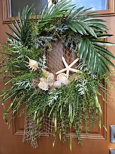Coastal Castaway Beach Wreath With Starfish, Shells and Fishnet, Seashore Front Door Decor, Tropical Palm Leaves, Tiki Hut Wreath - Etsy