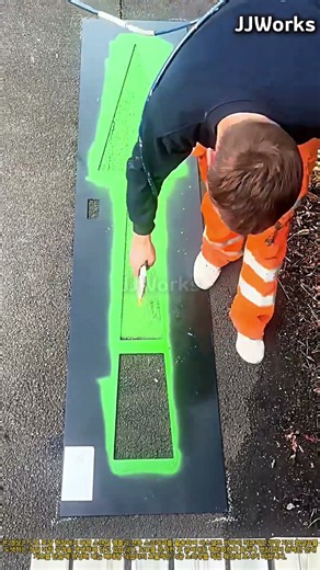 선명하고 깔끔한 화살표! 스텐실과 스크래퍼를 활용한 도로 기호 정밀 마킹 방법 #roadmarking #stencil #construction